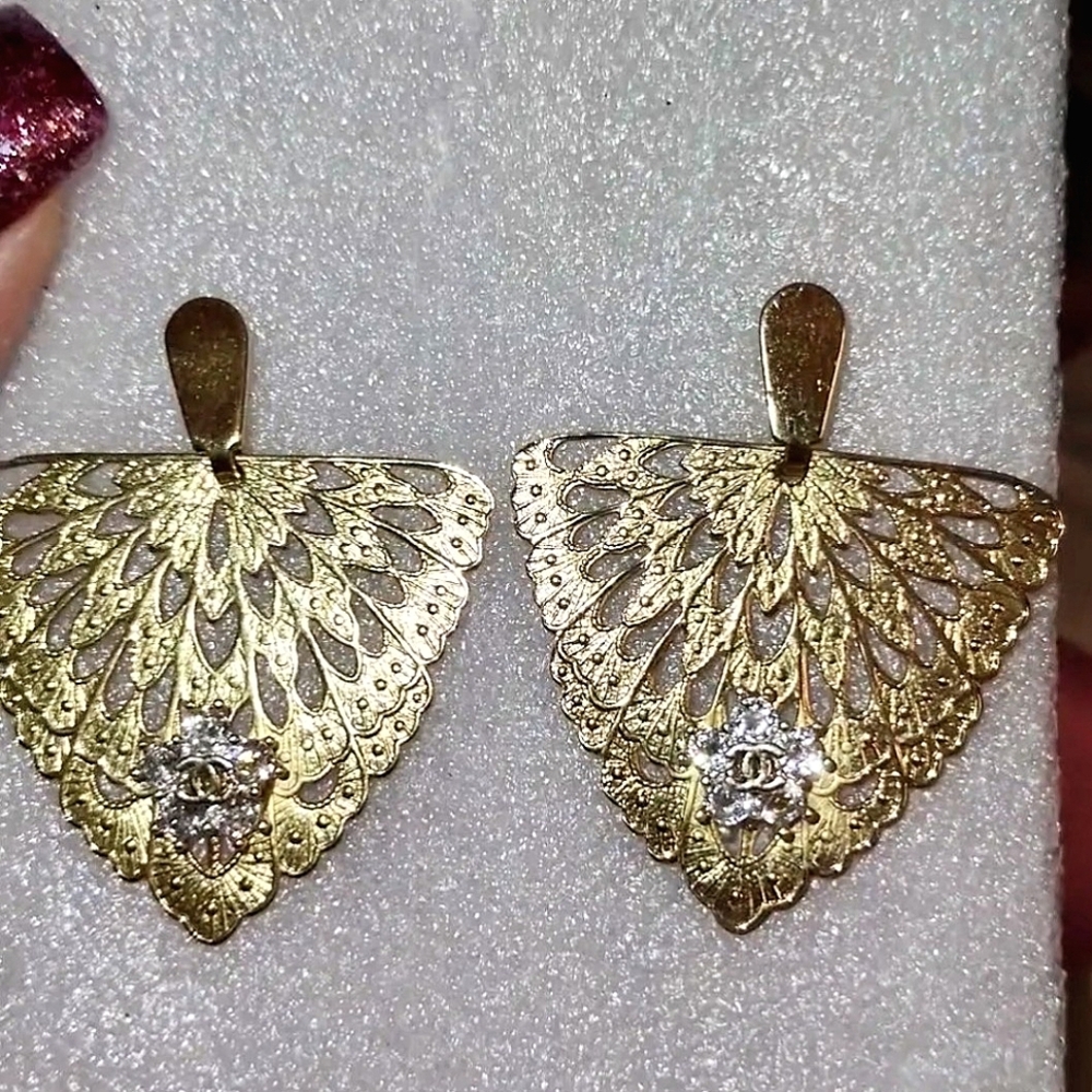 Pierced Post Gold Fan-shaped Earrings - Picture 6 of 10